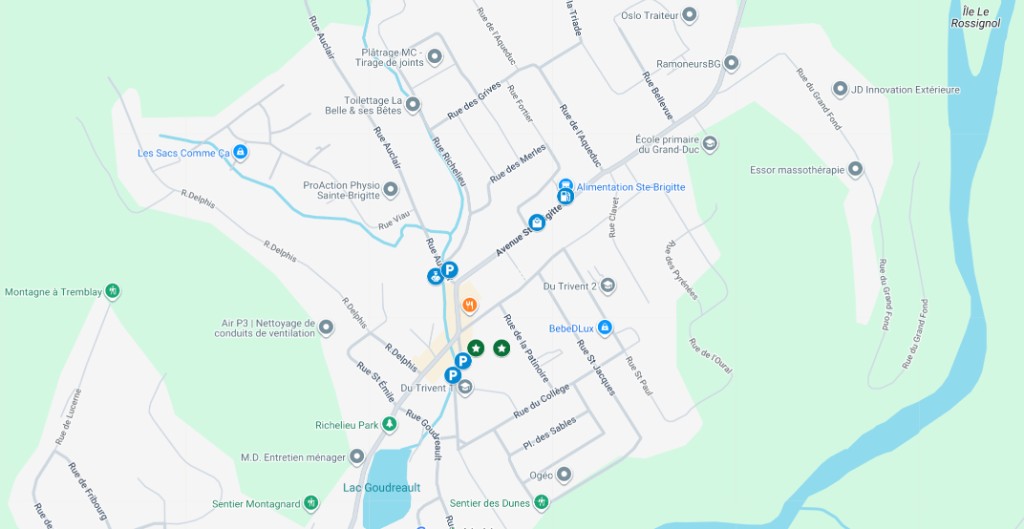 Plan du cœur du festival à Sainte-Brigitte-de-Laval, église, espace festif et stationnements
