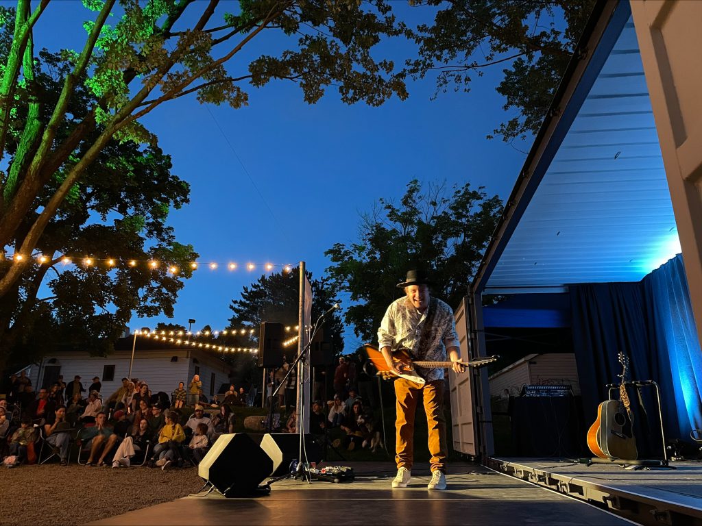 Spectacle en soirée à l'Espace festif de Sainte-Brigitte-de-Laval